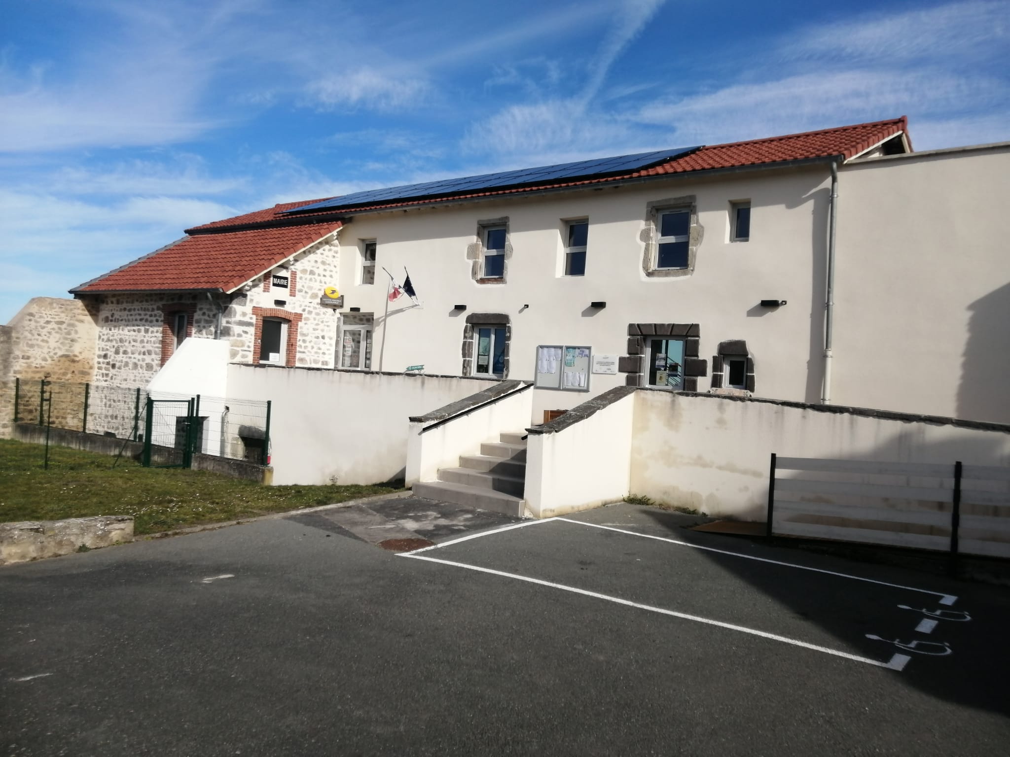 La mairie de Champs